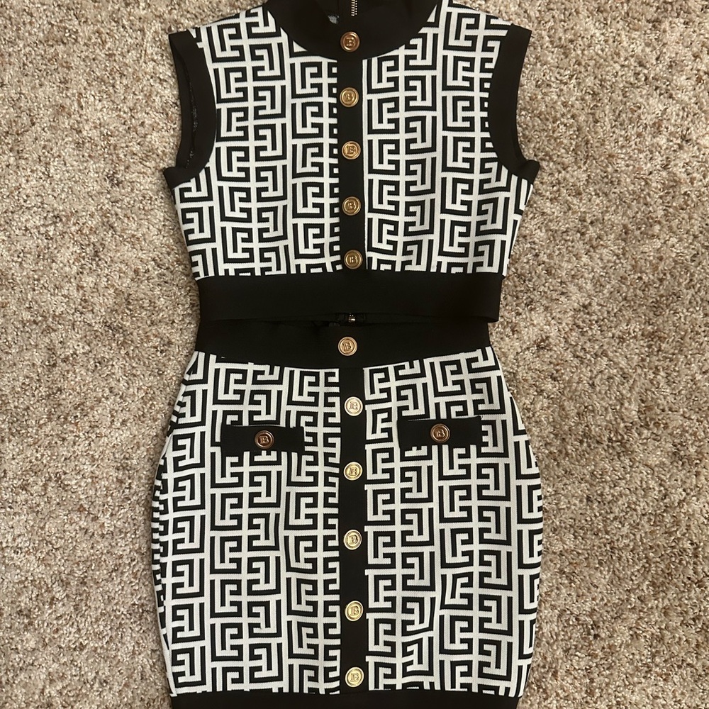 New matching sweater top and skirt black/white designer print Small